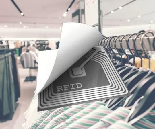 Les avantages et cas d’application de la technologie RFID dans l’industrie de la fast fashion